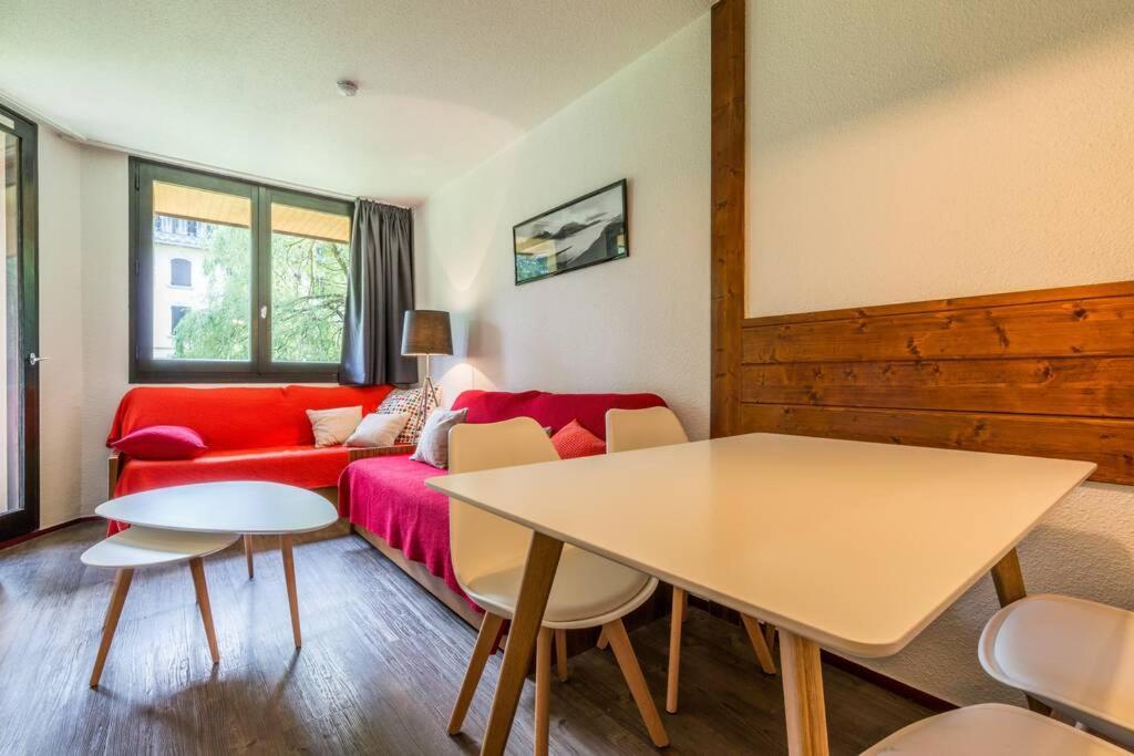Au Coeur De Chamonix, Un écrin De Verdure *